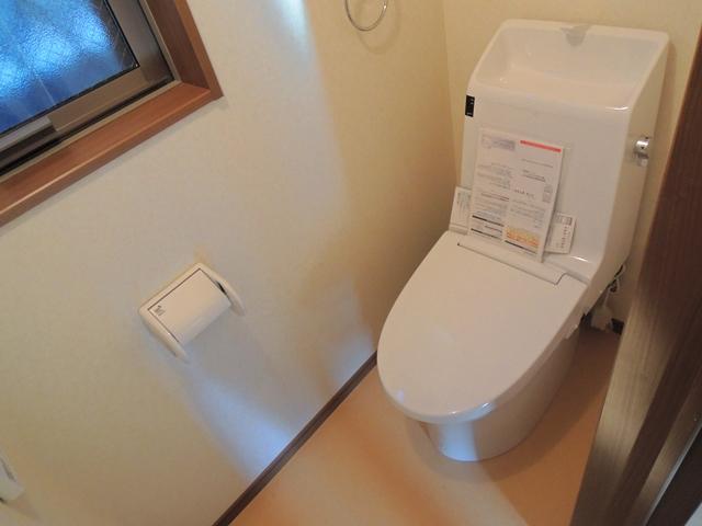 Toilet. Indoor (11 May 2013) Shooting