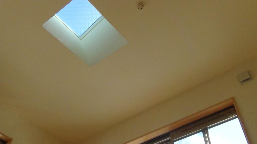 Non-living room.  [A No. land] Western style room It is with your room skylight