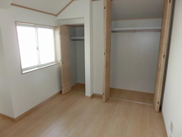 Non-living room. Indoor (11 May 2013) Shooting There closet