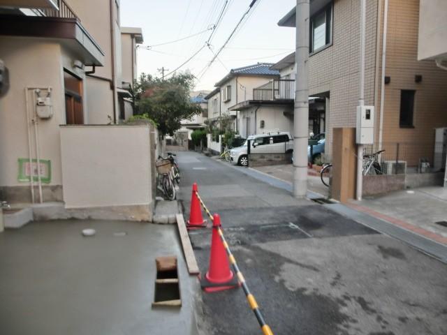 Local photos, including front road. Local (11 May 2013) Shooting