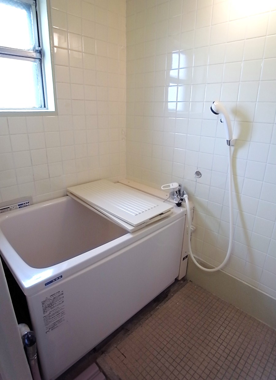 Bath. Me for a room photo of the same type