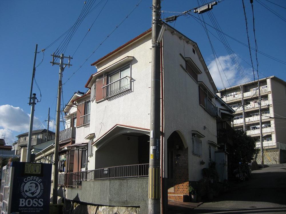 Local appearance photo. Local (11 May 2013) Shooting