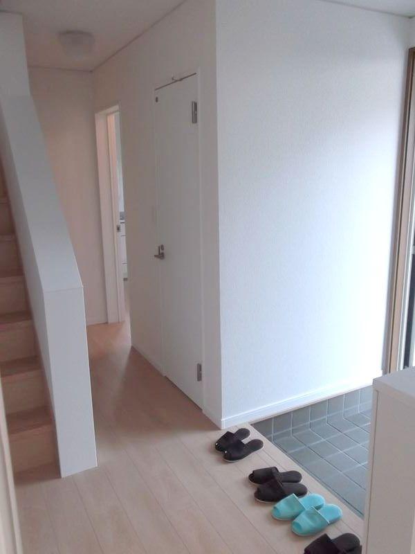 Entrance. It is the front door (12 May 2013) Shooting