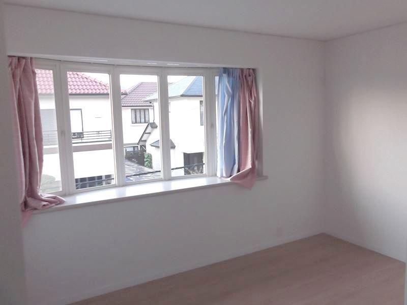 Non-living room. Second floor: Western-style 6 tatami (northwest side) (December 2013) Shooting