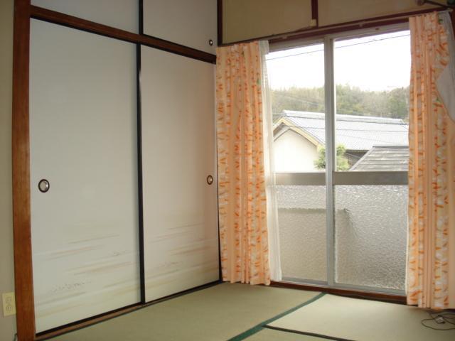 Other room space. Bright second floor Japanese-style room