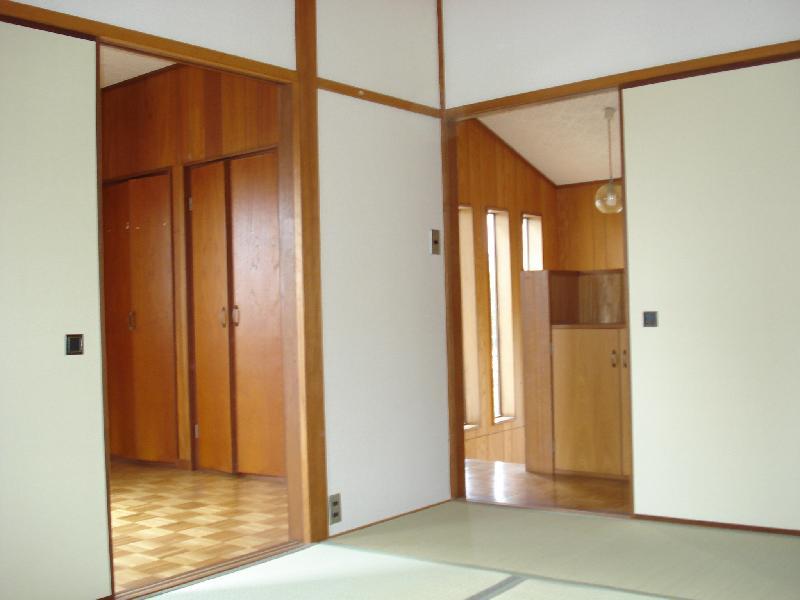 Toilet. Second floor Japanese-style room west 6 quires