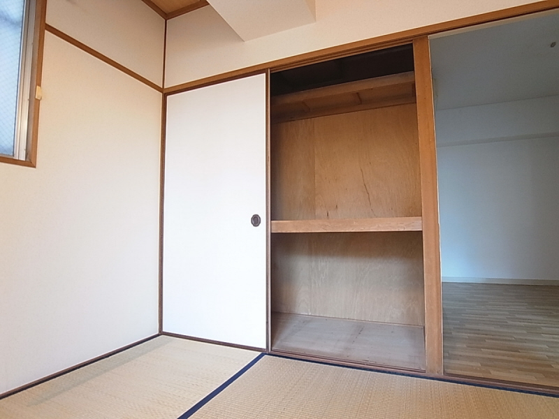 Receipt. Closet has depth