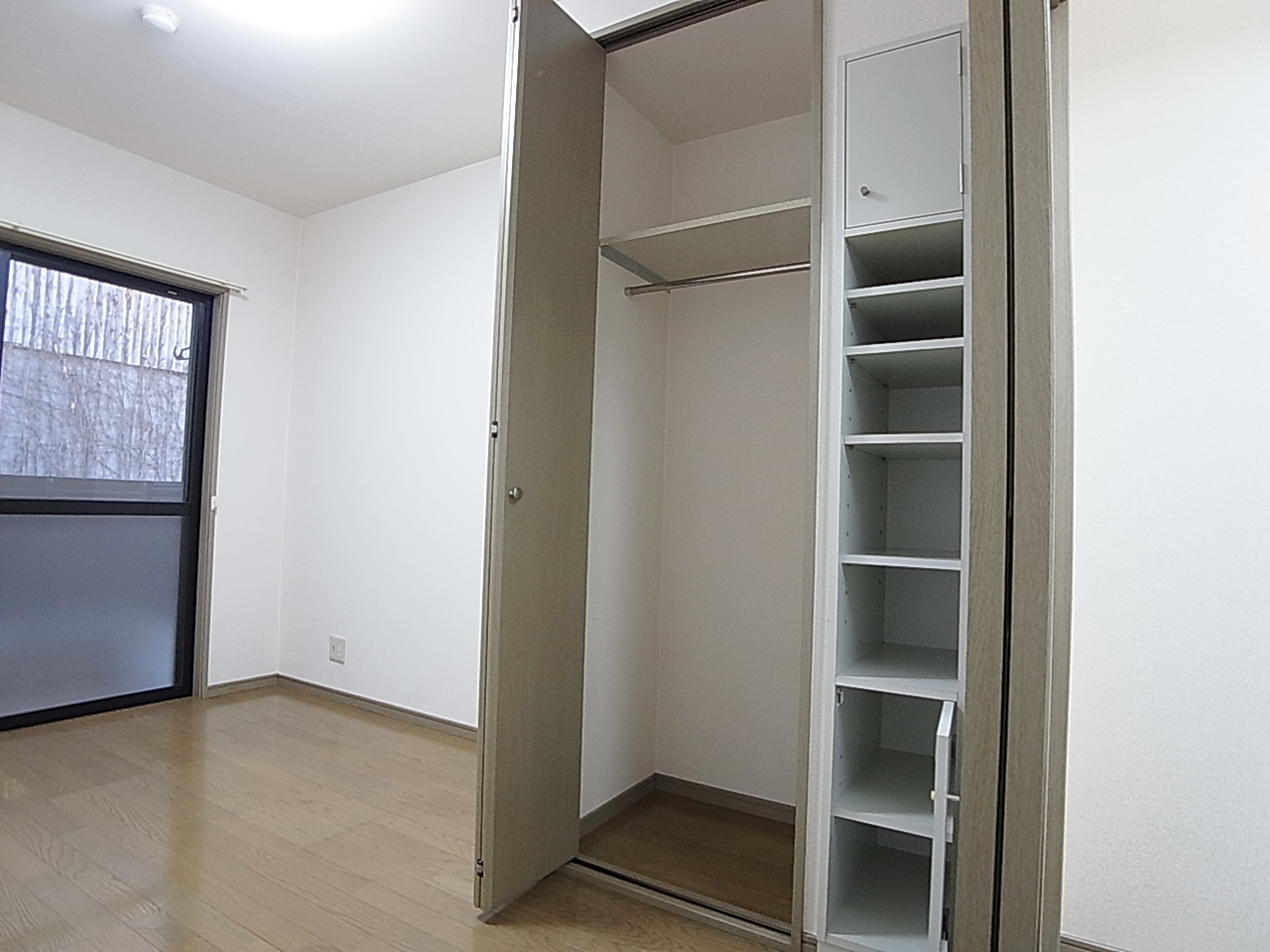 Receipt. Large closet equipped