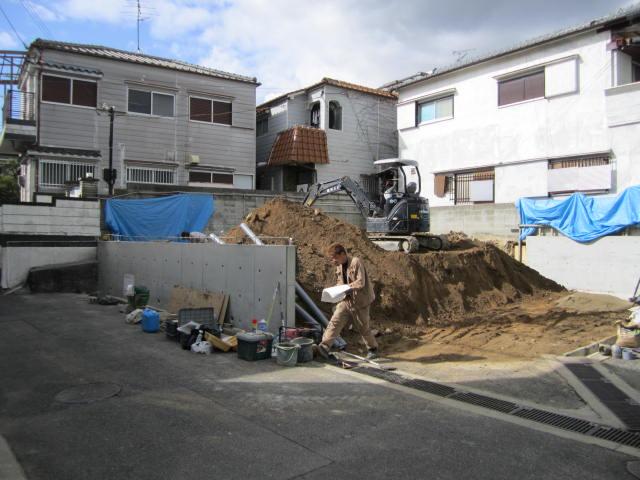 Local photos, including front road. Local (November 12, 2013) Shooting Foundation work have been made. 