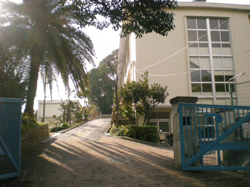 Primary school. 1250m until the North Suma elementary school