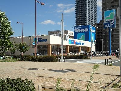 Supermarket. 957m to Super Maruhachi Takatori shop