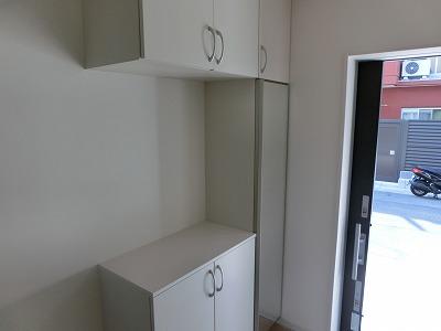 Entrance. Local (12 May 2013) Shooting White shoes case