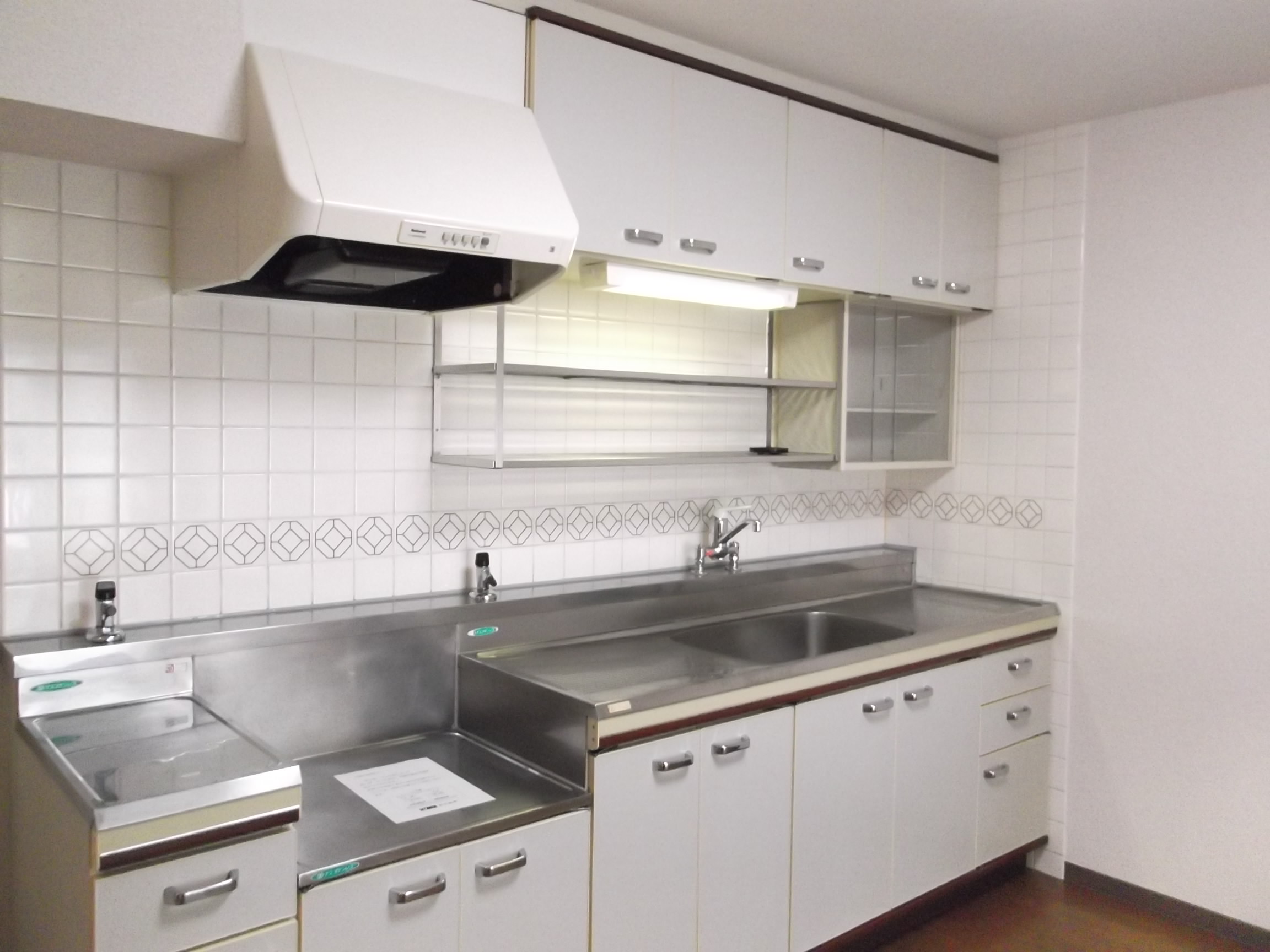 Kitchen. Photograph publication of the same type.