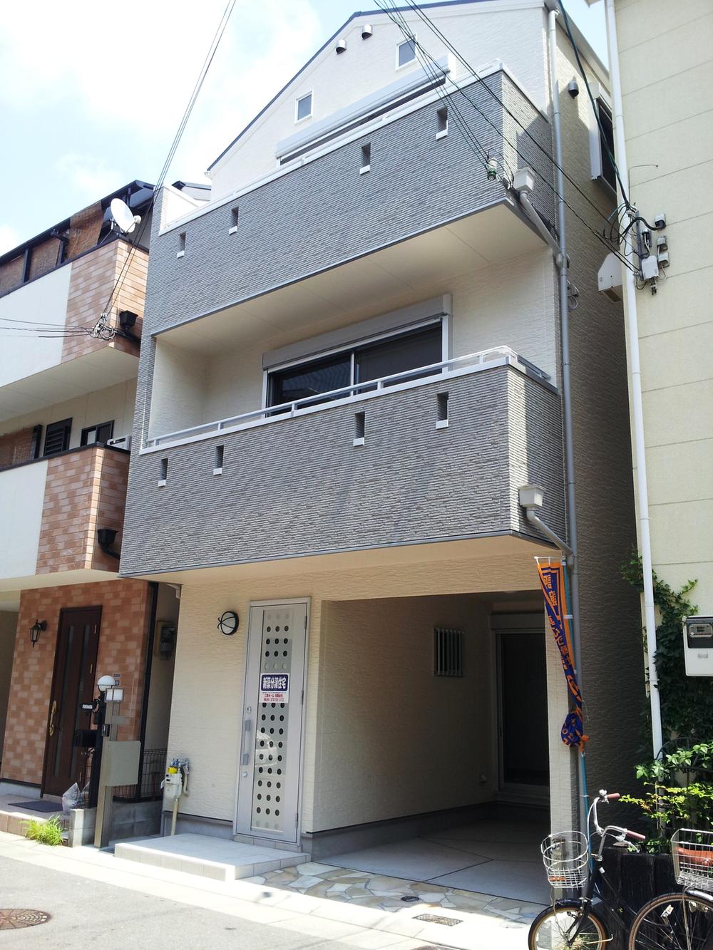 Local appearance photo. Local (10 May 2013) Shooting