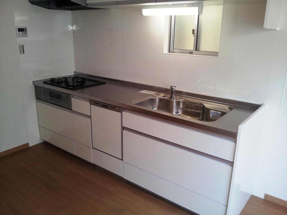 Kitchen. Indoor (10 May 2013) Shooting