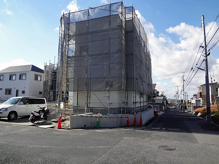 Local appearance photo. ◆ Appearance in the local architecture! Corner lot ・ Clear of the road width! Local (12 May 2013) Shooting