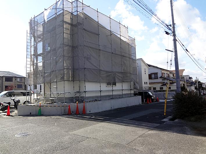 Local photos, including front road. ◆ Appearance in the local architecture! Corner lot ・ Clear of the road width! Local (12 May 2013) Shooting