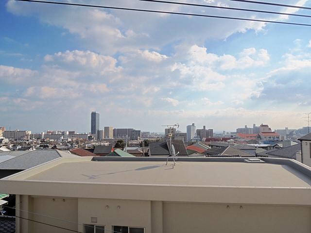 View photos from the dwelling unit. View from the site (December 2013) Shooting