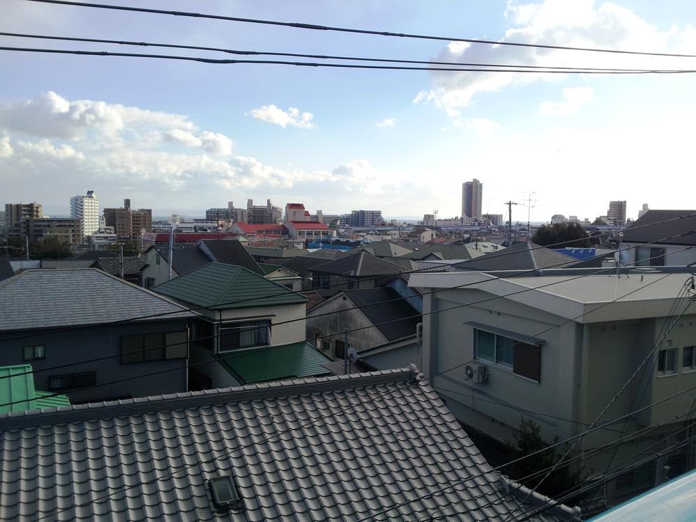 View photos from the dwelling unit. View from the site (December 2013) Shooting