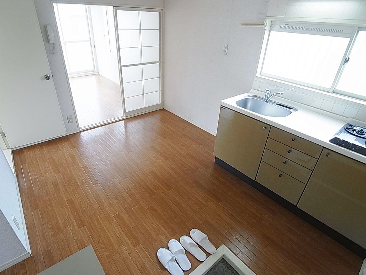 Living and room. Per diem is good bright rooms (^^