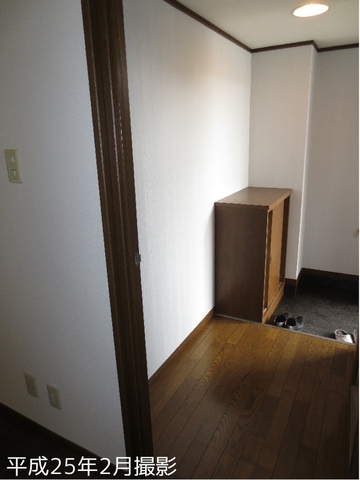 Other room space. Entrance hallway