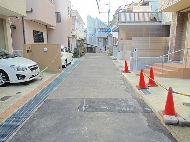 Other local. Frontal road Local (11 May 2013) Shooting