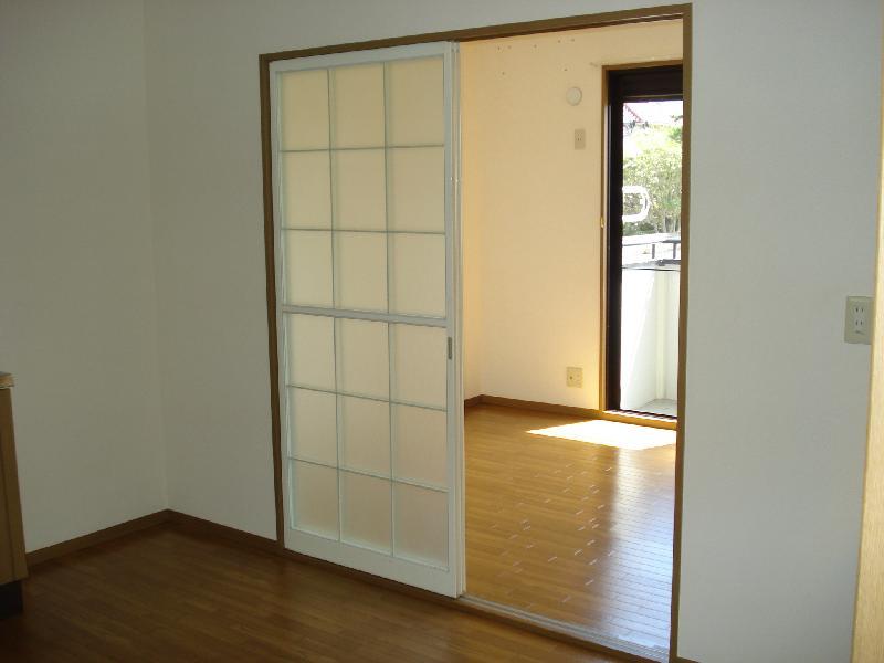 Other. Overlooking the Western-style 6 quires than DK