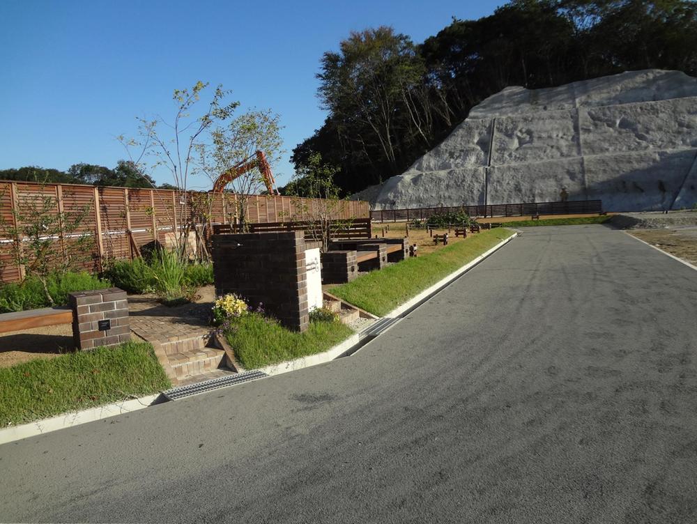 Other local. Community Garden!  A well open space per yang You can enjoy, such as barbecue! 