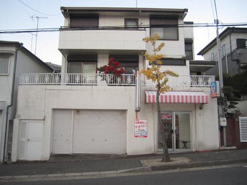 Local appearance photo. Local (11 May 2013) Shooting