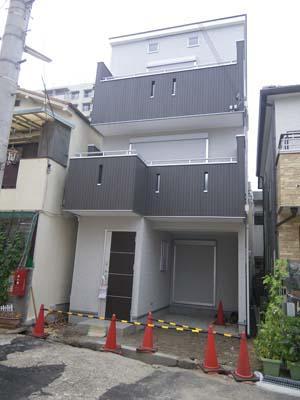 Local appearance photo. Local (07 May 2013) Shooting