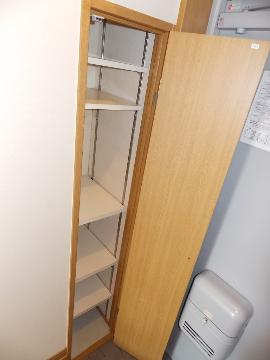 Other room space. Entrance storage