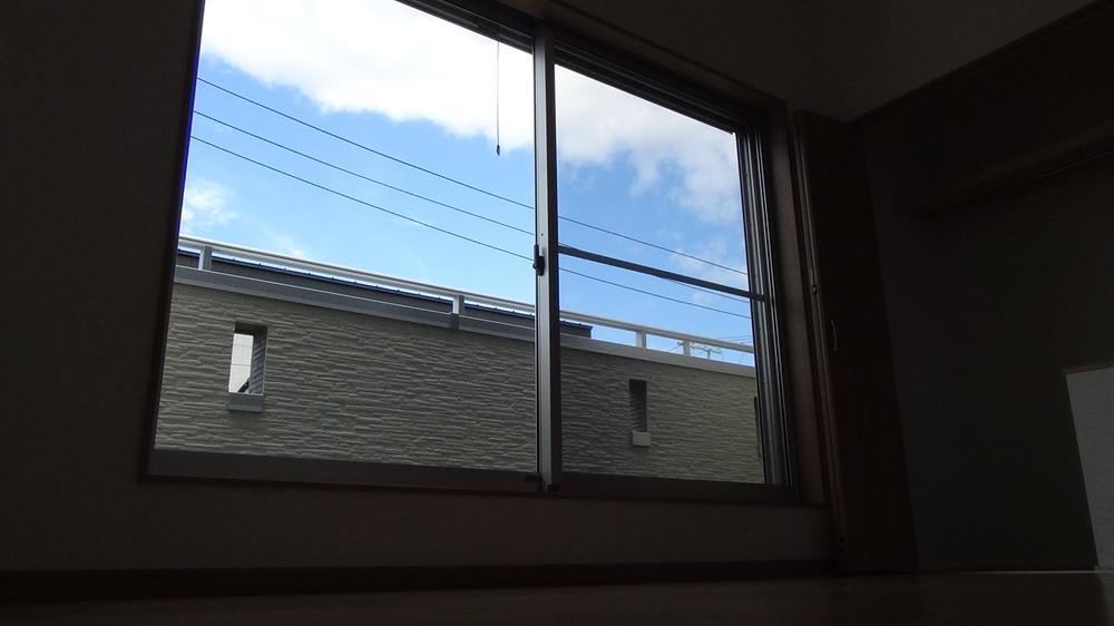 Non-living room. 3rd floor Western style room Blue sky is beautiful seen from the large windows
