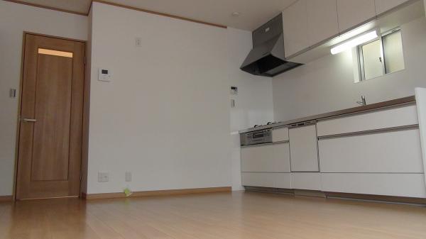 Living. You you can use the spacious living room with open kitchen ^^