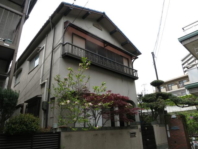 Local appearance photo. Facing east