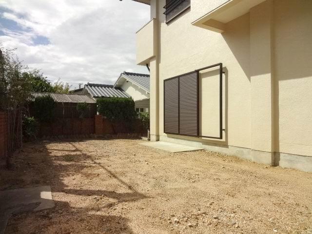 Garden. Nantei of Hidamari. Potteries and gardening, Please use as a playground for children.