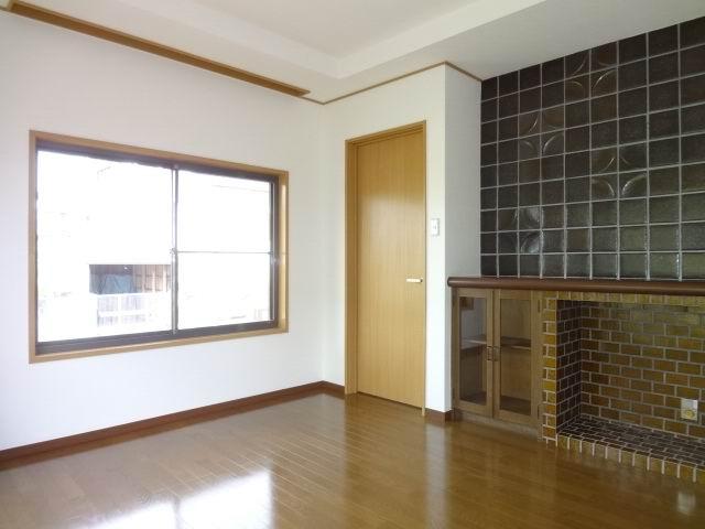 Non-living room. 1 Kaiyoshitsu 7.7 Pledge. South daylighting. Cross stuck Kawasumi. Joinery exchange already. Available as a drawing room.