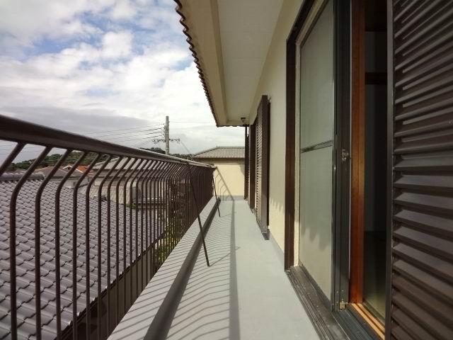 Balcony. South balcony of 2 Kaihi reservoir.