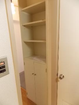 Other room space. Shoe box