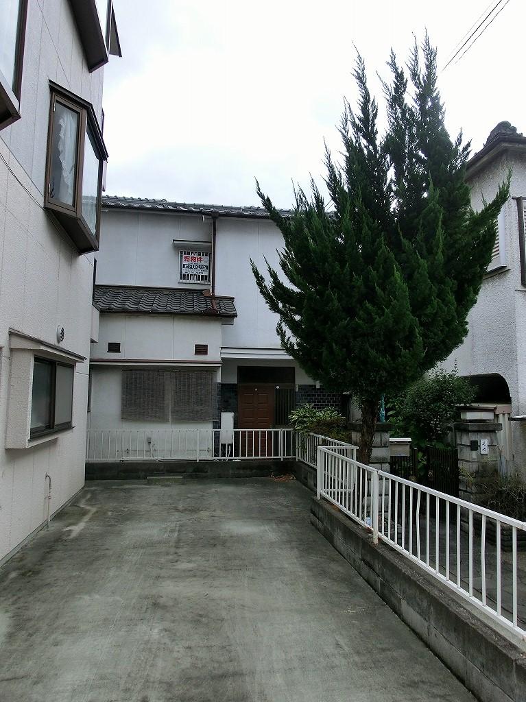 Local appearance photo. Local (11 May 2013) Shooting