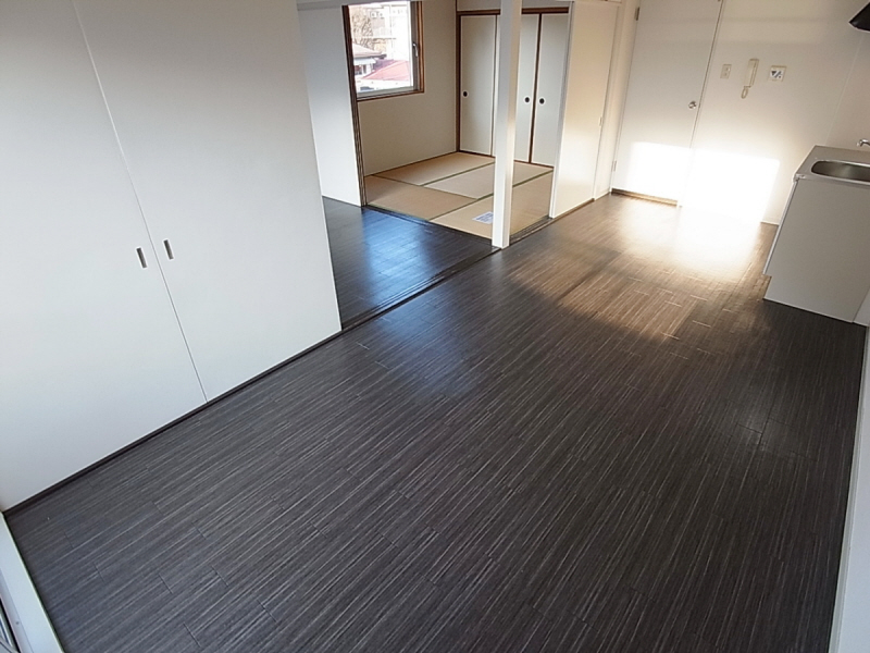 Living and room. Open the partition and spacious and available floor plan (^^