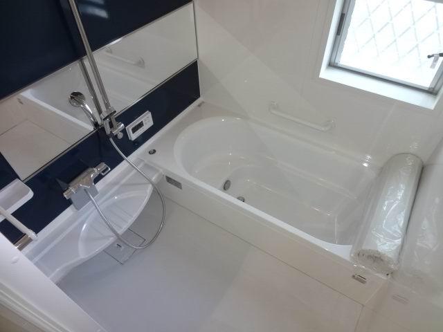 Bathroom. First floor bathroom. System bus with drying heater.