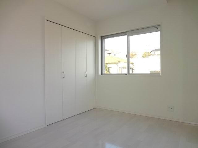 Non-living room. 2 Kaiyoshitsu 6 Pledge. Two-sided lighting. balcony ・ It is with a closet.