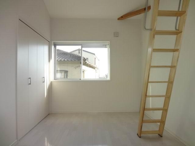 Non-living room. 2 Kaiyoshitsu 6 Pledge. balcony ・ It is with a loft.