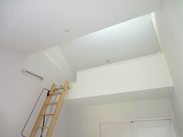 Non-living room. 2 Kaiyoshitsu 6 Pledge. balcony ・ It is with a loft.