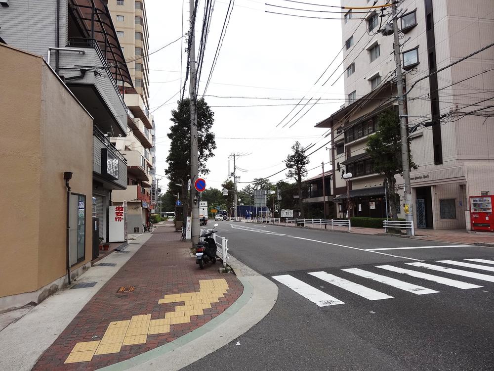 Local photos, including front road. Local (10 May 2013) Shooting