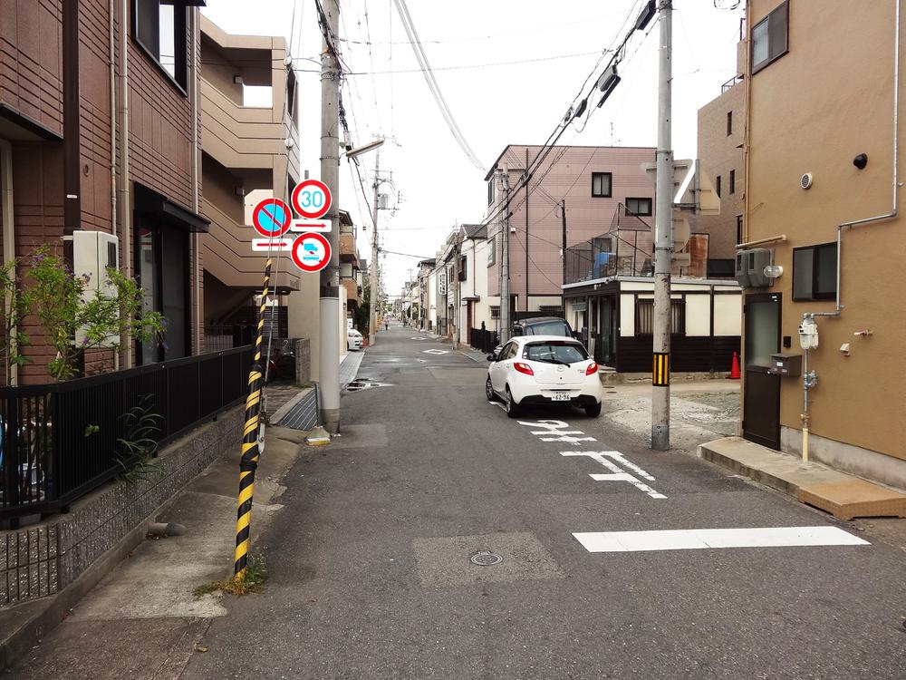 Local photos, including front road. Local (10 May 2013) Shooting