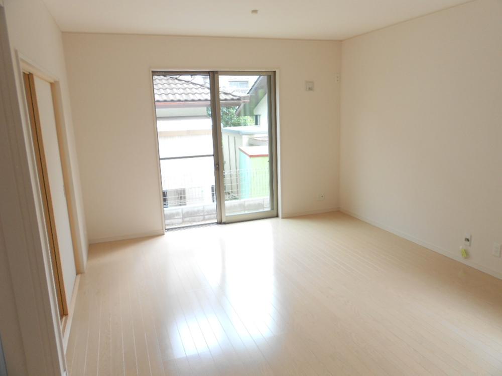 Same specifications photos (living)