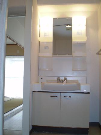 Washroom. Me for a room photo of the same type.