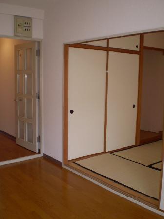 Living and room. Me for a room photo of the same type.