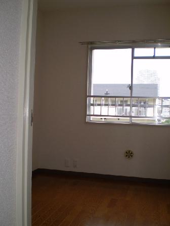 Other room space. Me for a room photo of the same type.